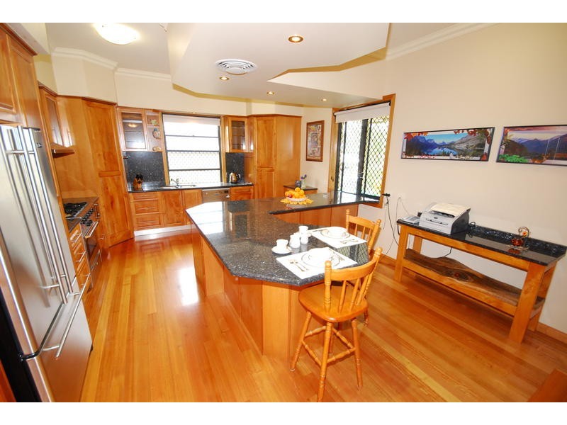 15 Barnes Court, Mount Crosby QLD 4306